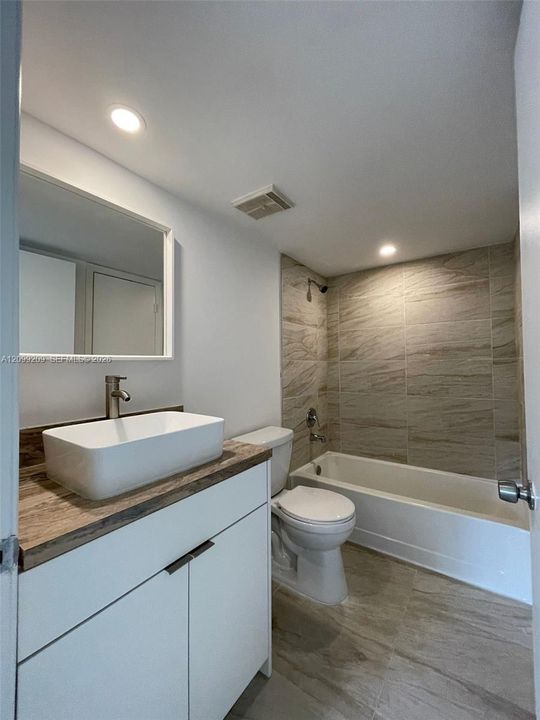 For Rent: $1,990 (1 beds, 1 baths, 608 Square Feet)