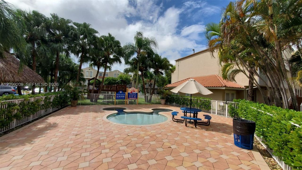For Rent: $1,990 (1 beds, 1 baths, 608 Square Feet)