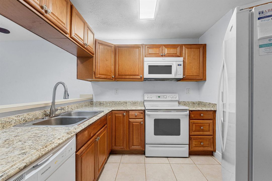 016-3754VictoriaDrive-WestPalmBeach-FL-3