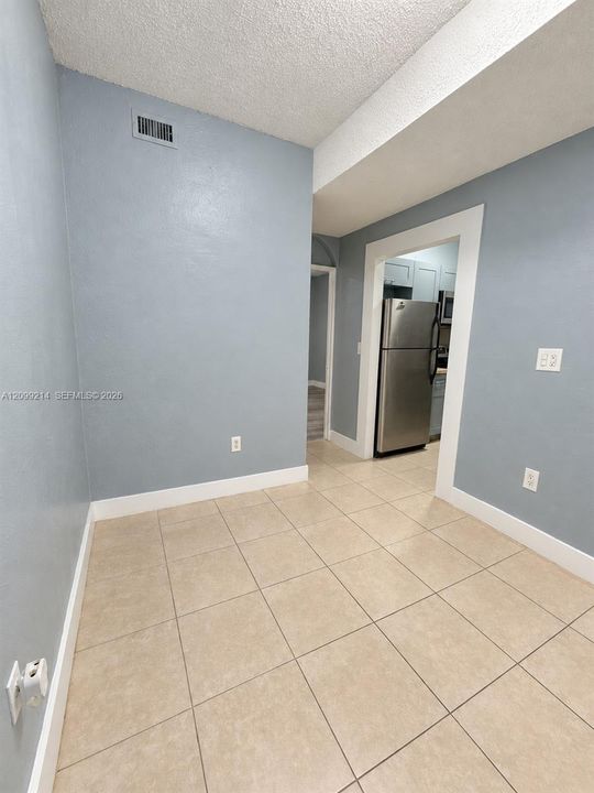For Rent: $1,800 (2 beds, 1 baths, 6102 Square Feet)