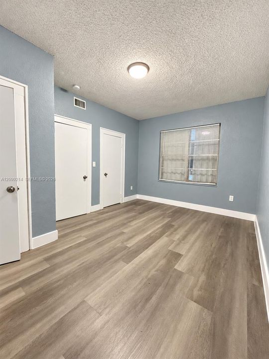 For Rent: $1,800 (2 beds, 1 baths, 6102 Square Feet)
