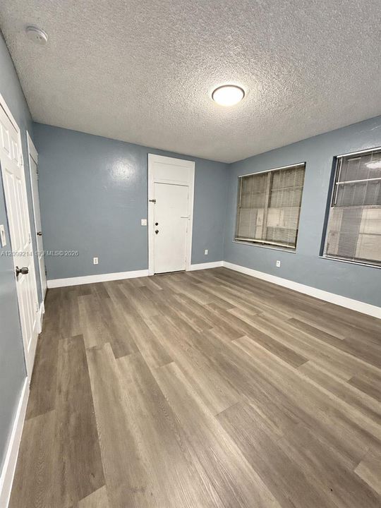 For Rent: $1,800 (2 beds, 1 baths, 6102 Square Feet)
