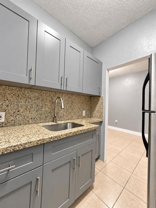 For Rent: $1,800 (2 beds, 1 baths, 6102 Square Feet)