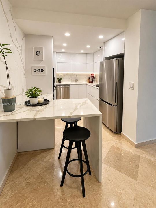 For Sale: $495,000 (2 beds, 2 baths, 1048 Square Feet)