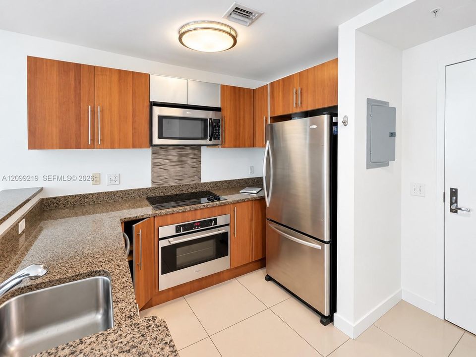 For Rent: $3,100 (1 beds, 1 baths, 766 Square Feet)