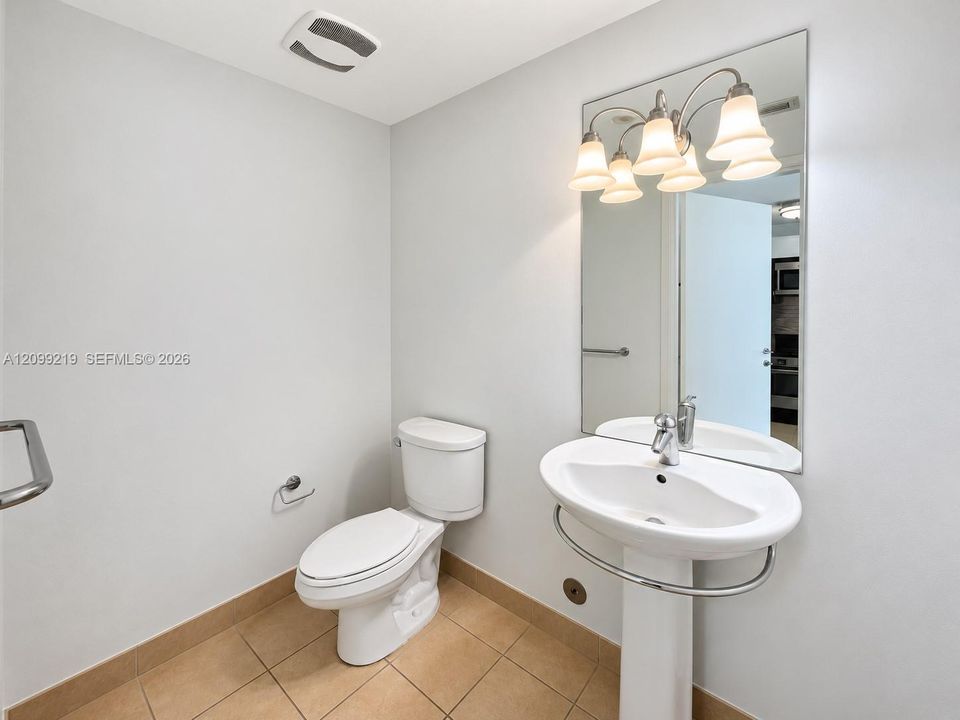For Rent: $3,100 (1 beds, 1 baths, 766 Square Feet)