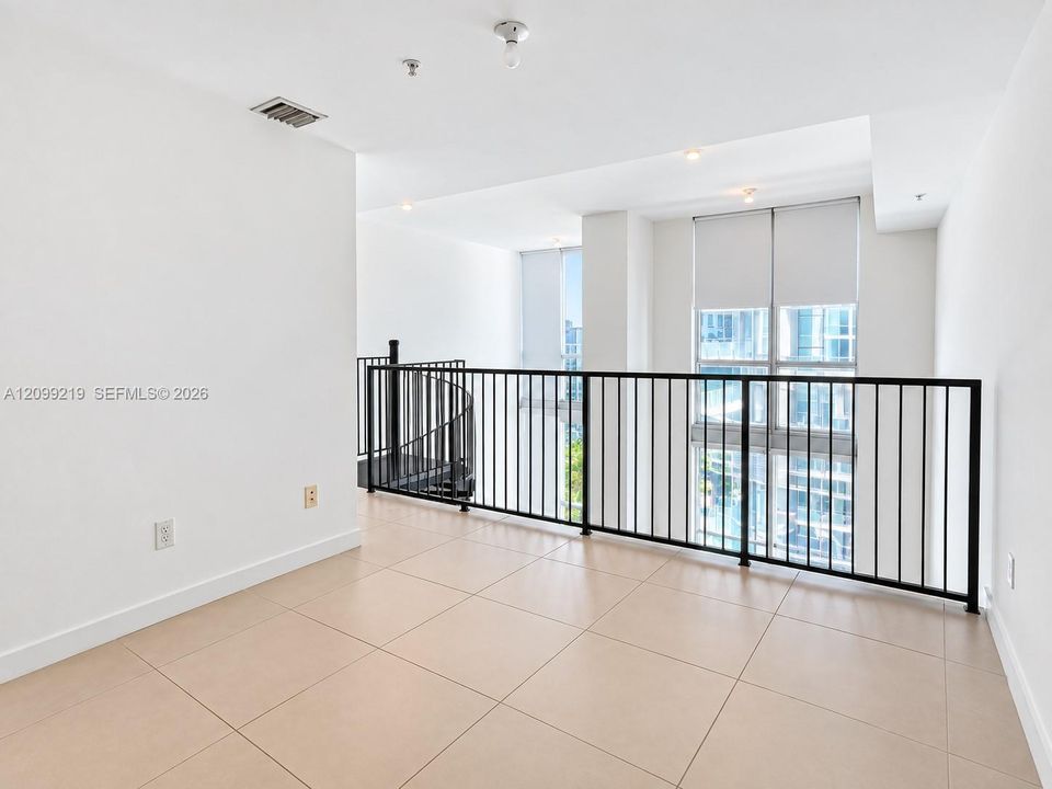 For Rent: $3,100 (1 beds, 1 baths, 766 Square Feet)