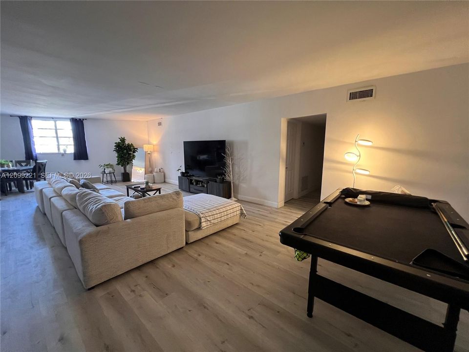 For Sale: $407,000 (2 beds, 2 baths, 1500 Square Feet)