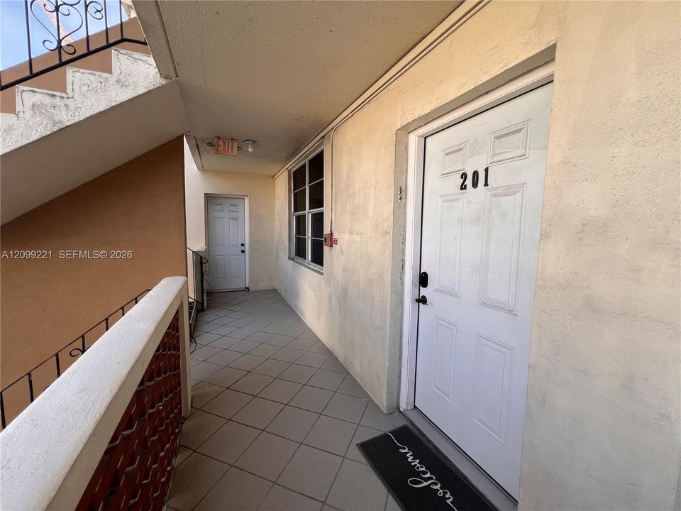 For Sale: $407,000 (2 beds, 2 baths, 1500 Square Feet)