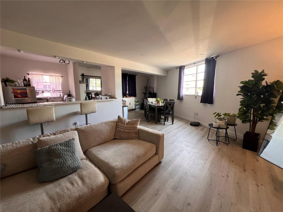 For Sale: $407,000 (2 beds, 2 baths, 1500 Square Feet)