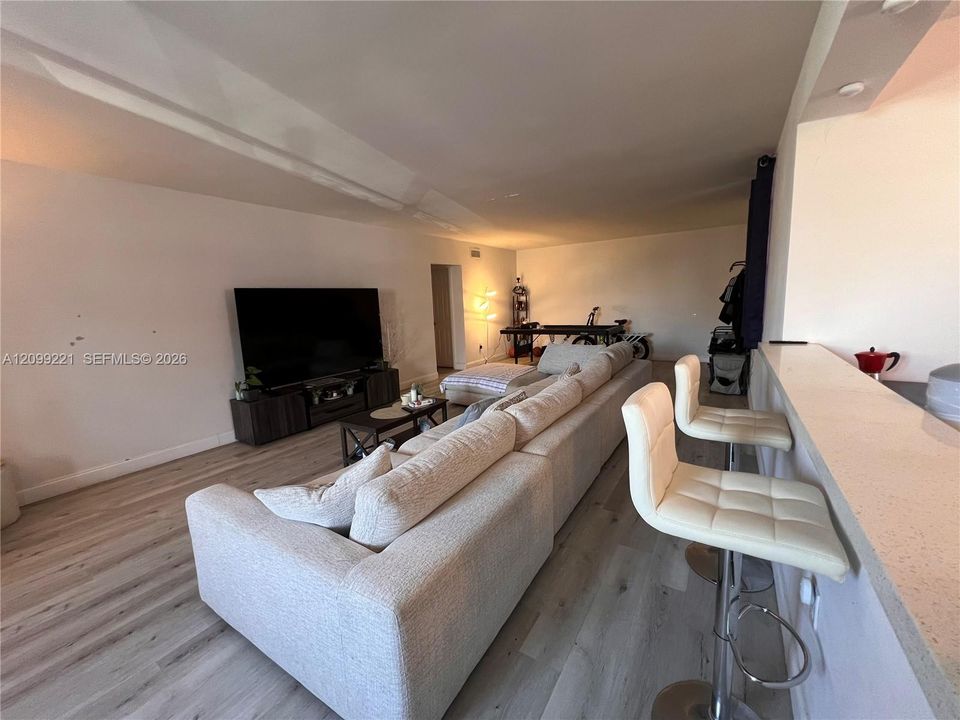 For Sale: $407,000 (2 beds, 2 baths, 1500 Square Feet)