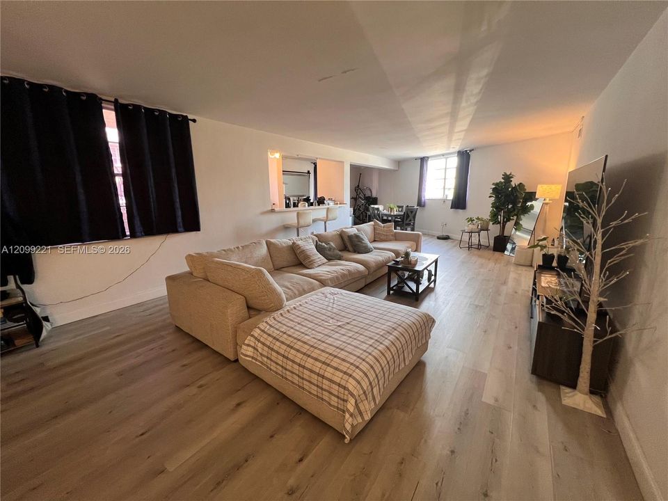 For Sale: $407,000 (2 beds, 2 baths, 1500 Square Feet)