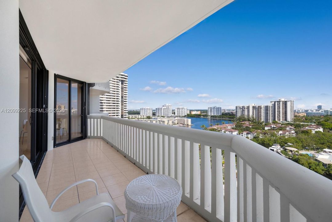 For Sale: $595,000 (2 beds, 2 baths, 1750 Square Feet)