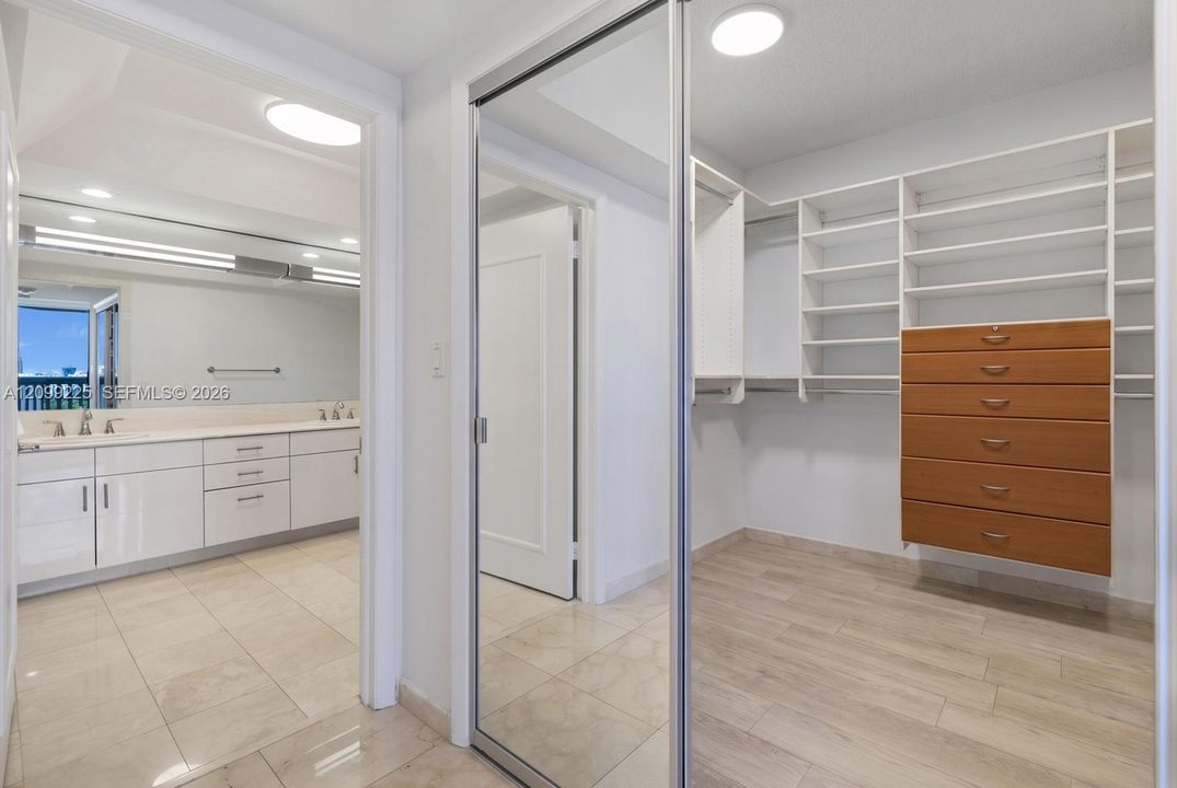 For Sale: $595,000 (2 beds, 2 baths, 1750 Square Feet)