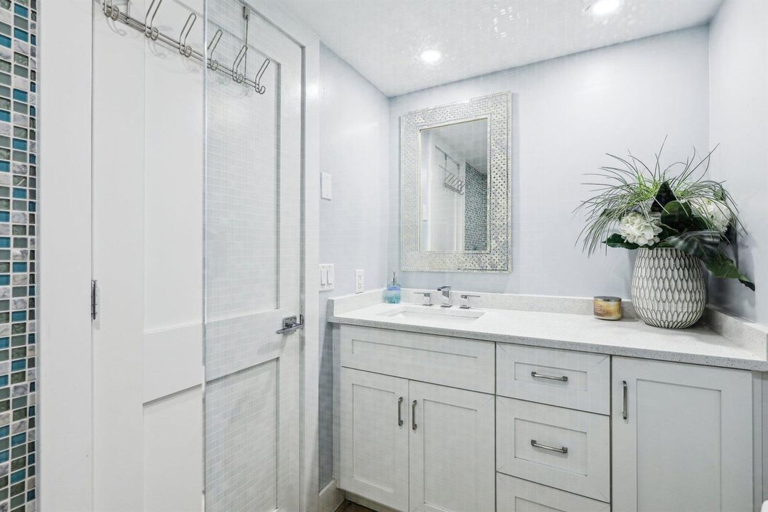 26-web-or-mls-E Royal Palm Rd-2005-026