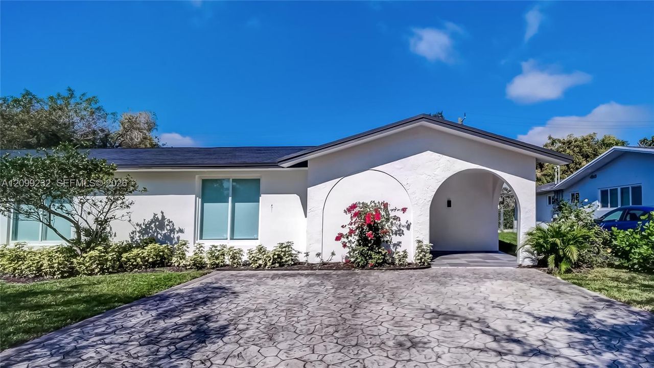 В аренду: $4,695 (3 спален, 2 ванн, 1641 Квадратных фут)