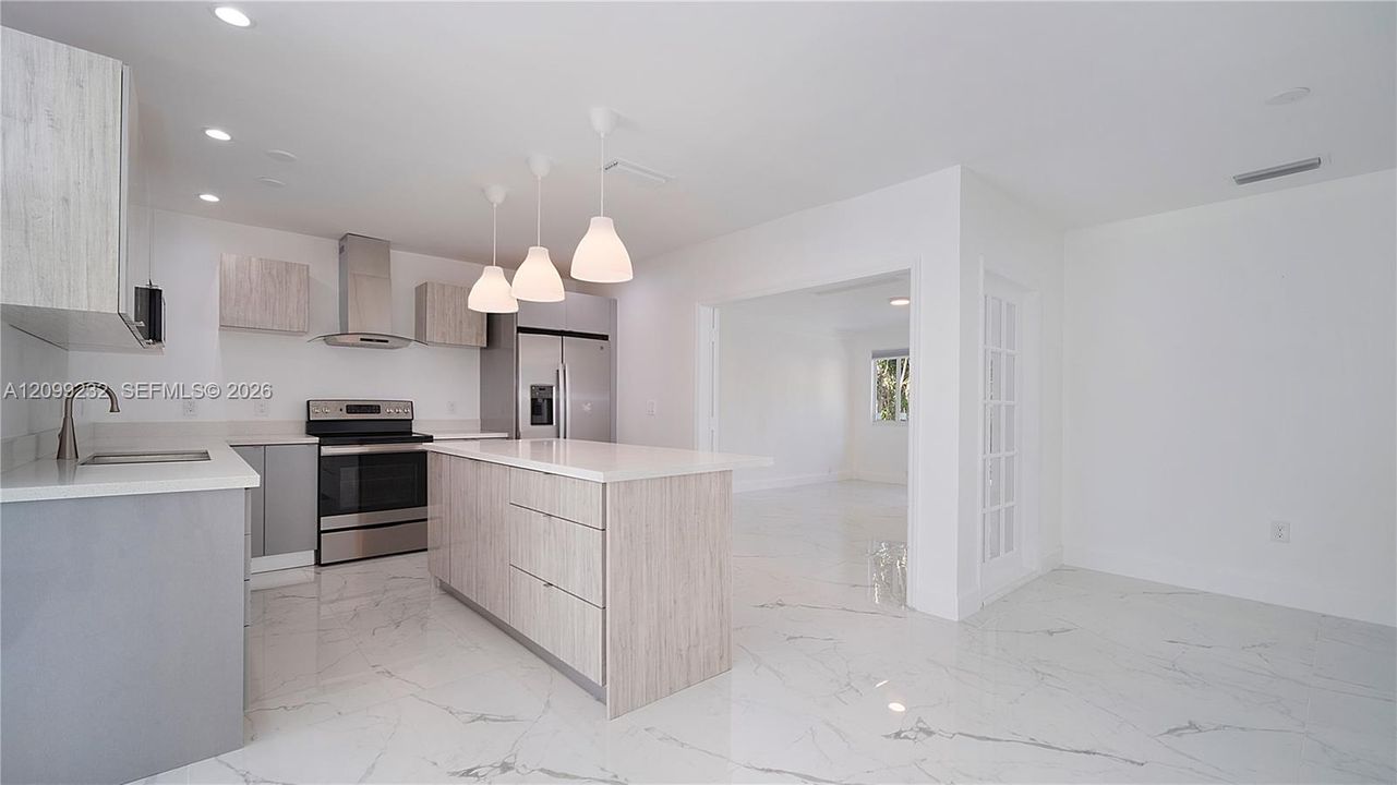 В аренду: $4,695 (3 спален, 2 ванн, 1641 Квадратных фут)