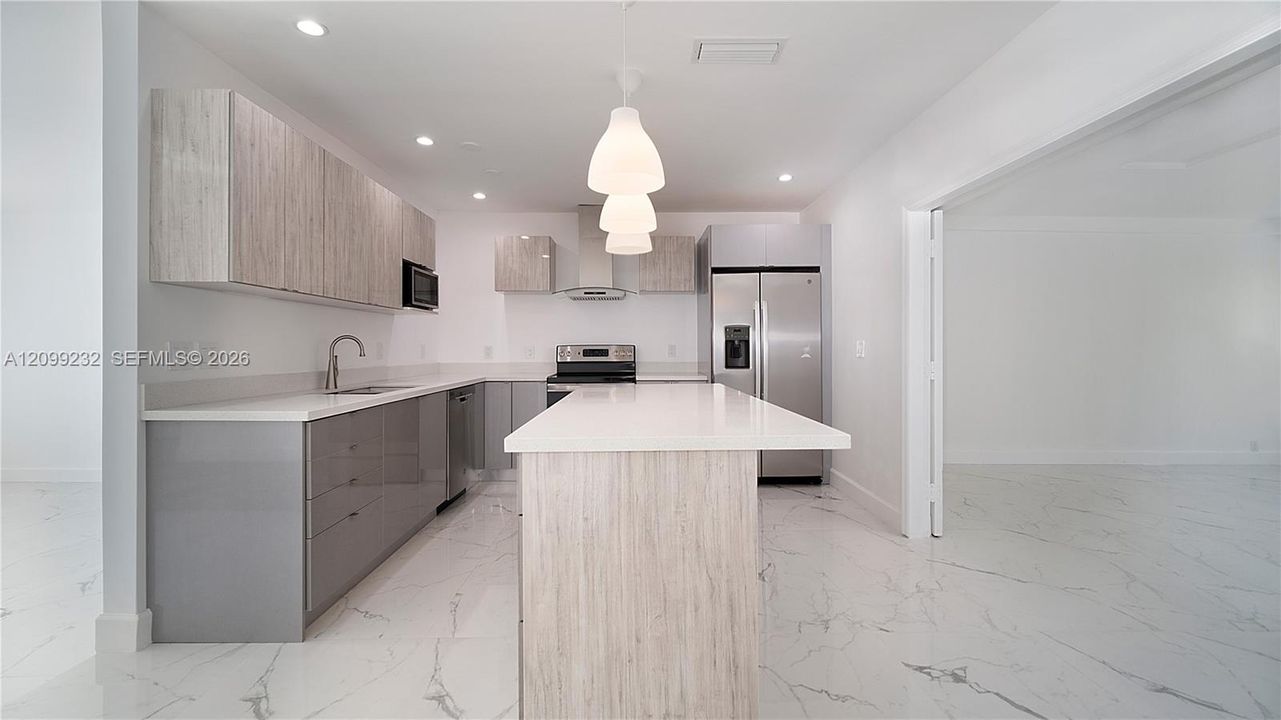 В аренду: $4,695 (3 спален, 2 ванн, 1641 Квадратных фут)