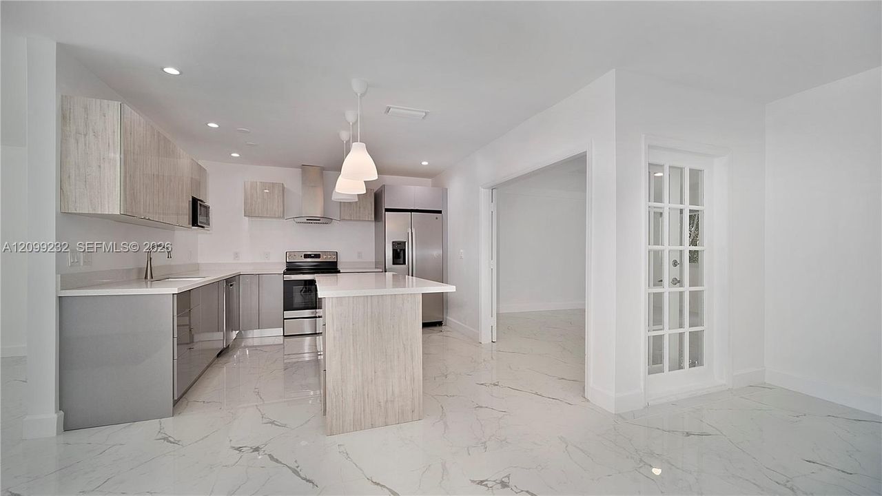 В аренду: $4,695 (3 спален, 2 ванн, 1641 Квадратных фут)