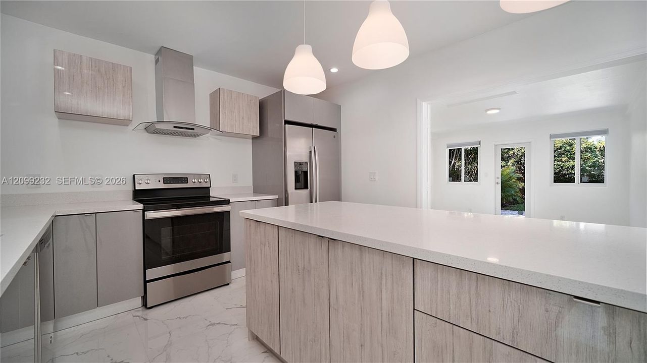В аренду: $4,695 (3 спален, 2 ванн, 1641 Квадратных фут)