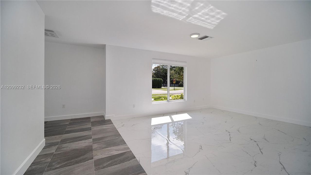 В аренду: $4,695 (3 спален, 2 ванн, 1641 Квадратных фут)