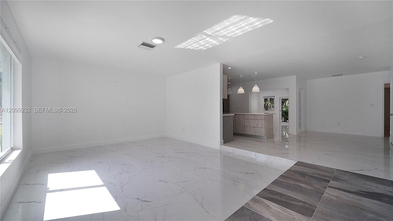 В аренду: $4,695 (3 спален, 2 ванн, 1641 Квадратных фут)