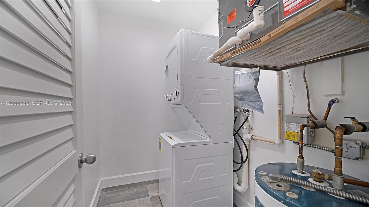В аренду: $4,695 (3 спален, 2 ванн, 1641 Квадратных фут)