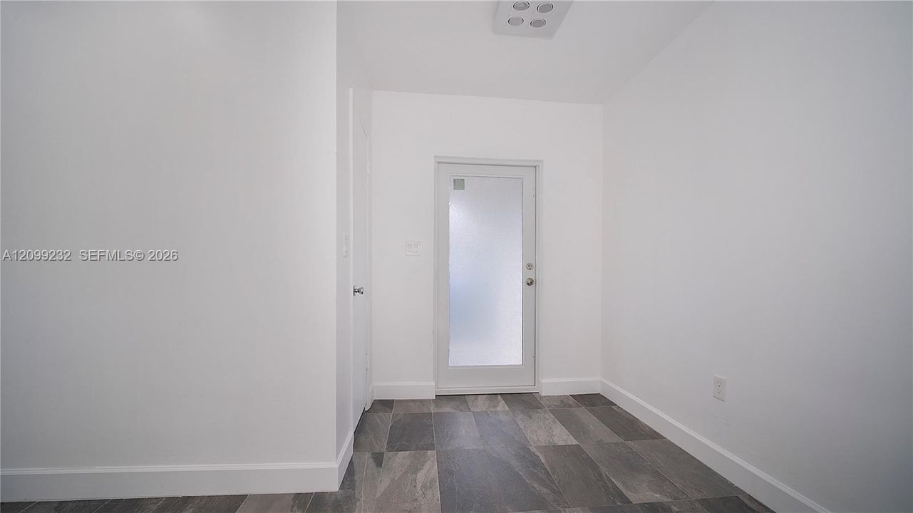 В аренду: $4,695 (3 спален, 2 ванн, 1641 Квадратных фут)