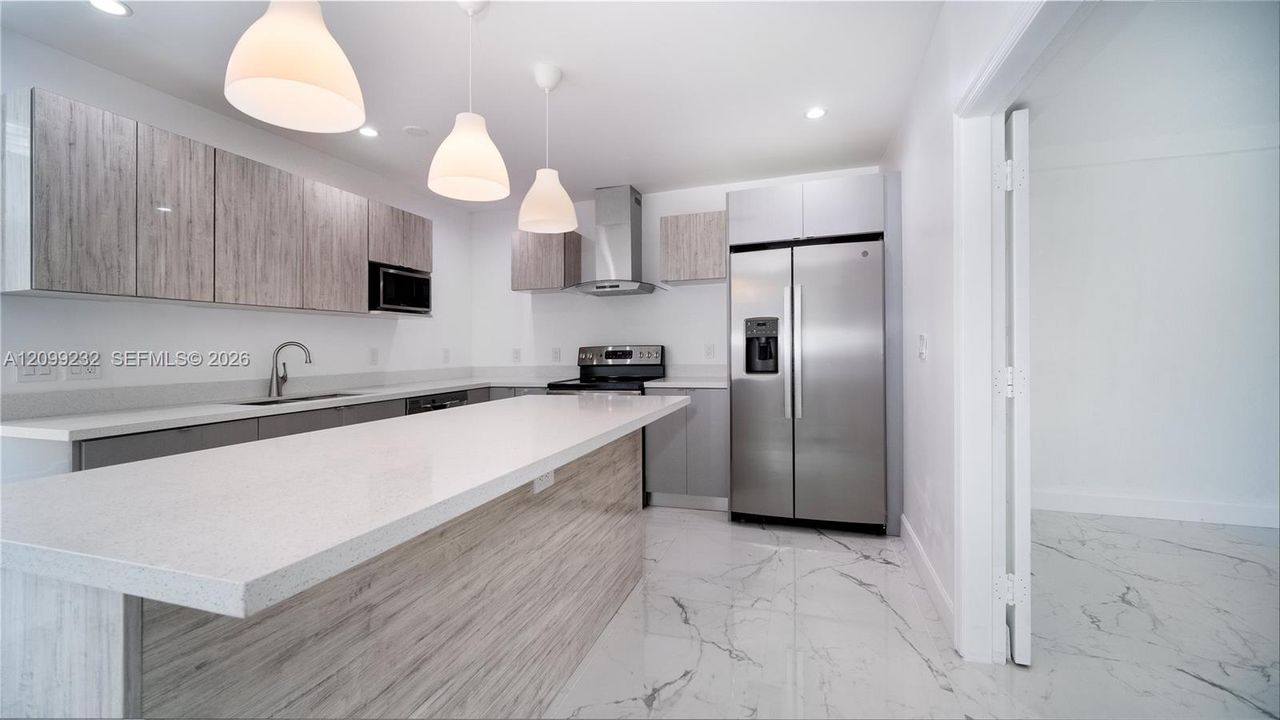 В аренду: $4,695 (3 спален, 2 ванн, 1641 Квадратных фут)