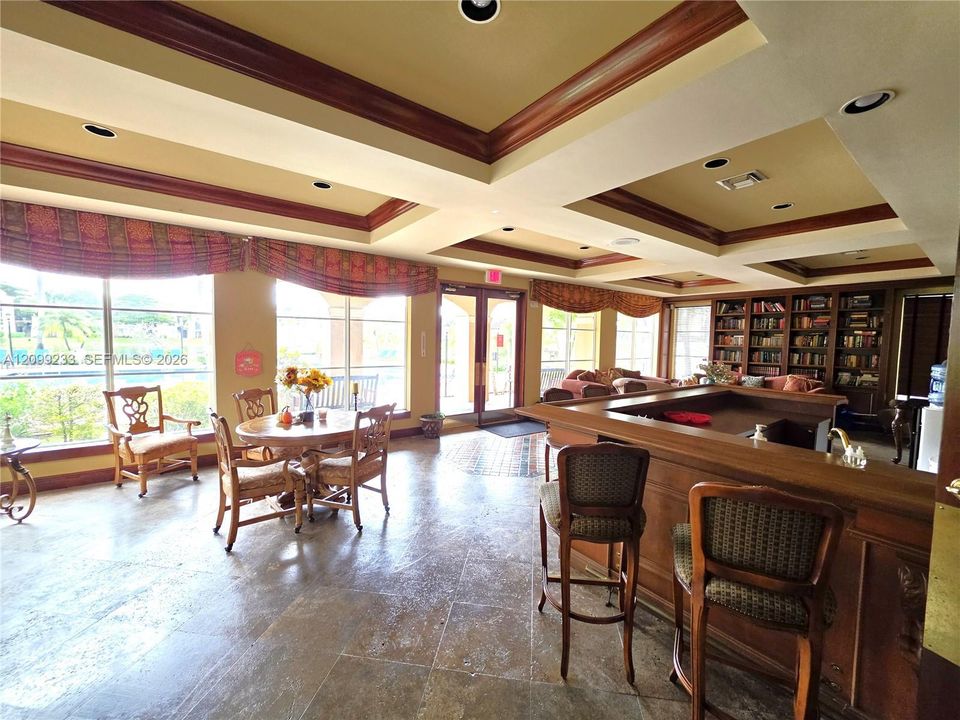 For Rent: $2,000 (1 beds, 1 baths, 665 Square Feet)