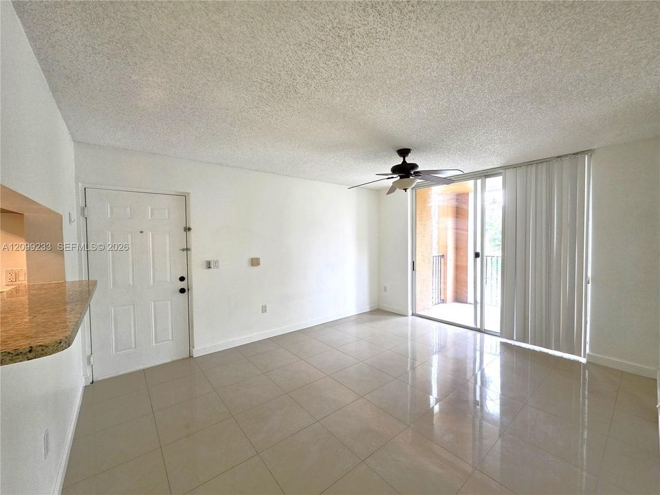 For Rent: $2,000 (1 beds, 1 baths, 665 Square Feet)