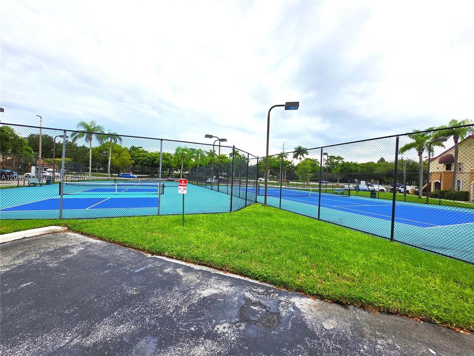For Rent: $2,000 (1 beds, 1 baths, 665 Square Feet)