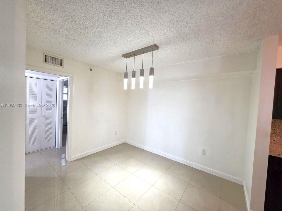 For Rent: $2,000 (1 beds, 1 baths, 665 Square Feet)