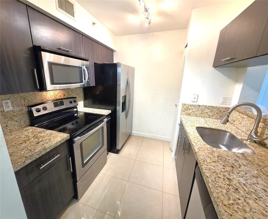 For Rent: $2,000 (1 beds, 1 baths, 665 Square Feet)