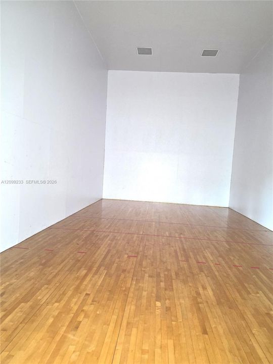 For Rent: $2,000 (1 beds, 1 baths, 665 Square Feet)