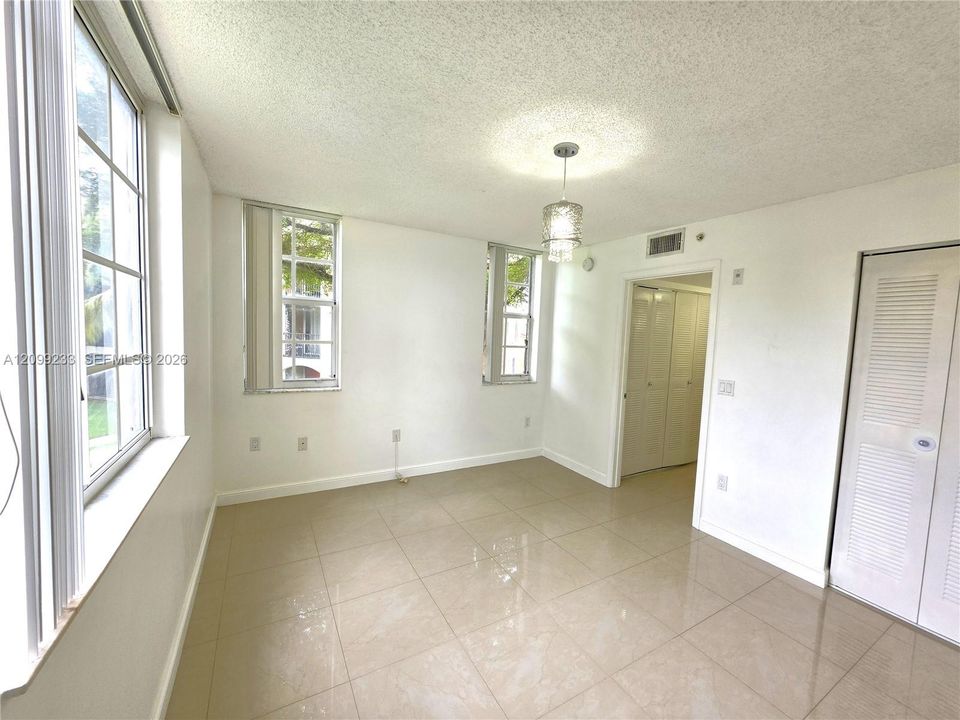 For Rent: $2,000 (1 beds, 1 baths, 665 Square Feet)