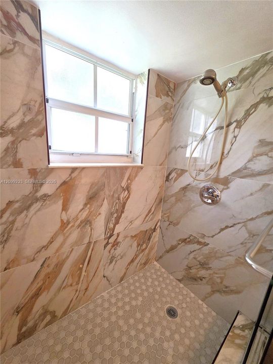 For Rent: $2,000 (1 beds, 1 baths, 665 Square Feet)