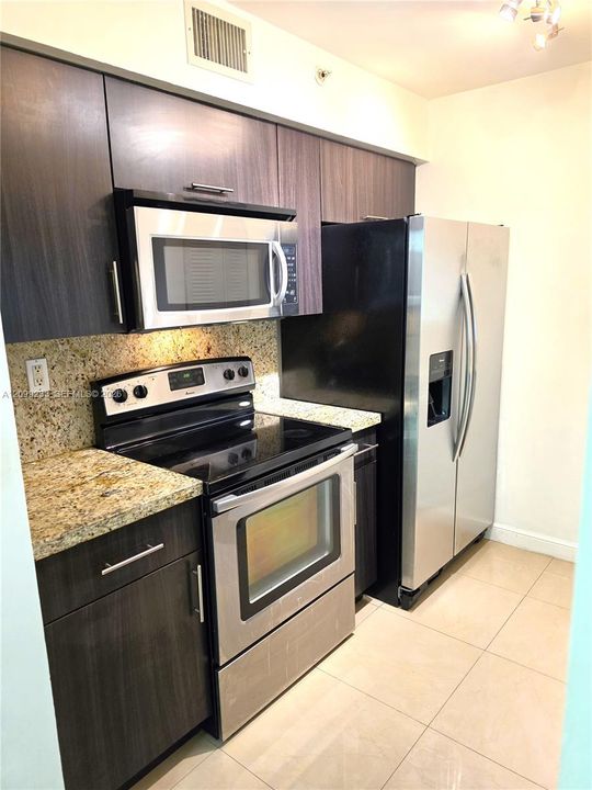 For Rent: $2,000 (1 beds, 1 baths, 665 Square Feet)