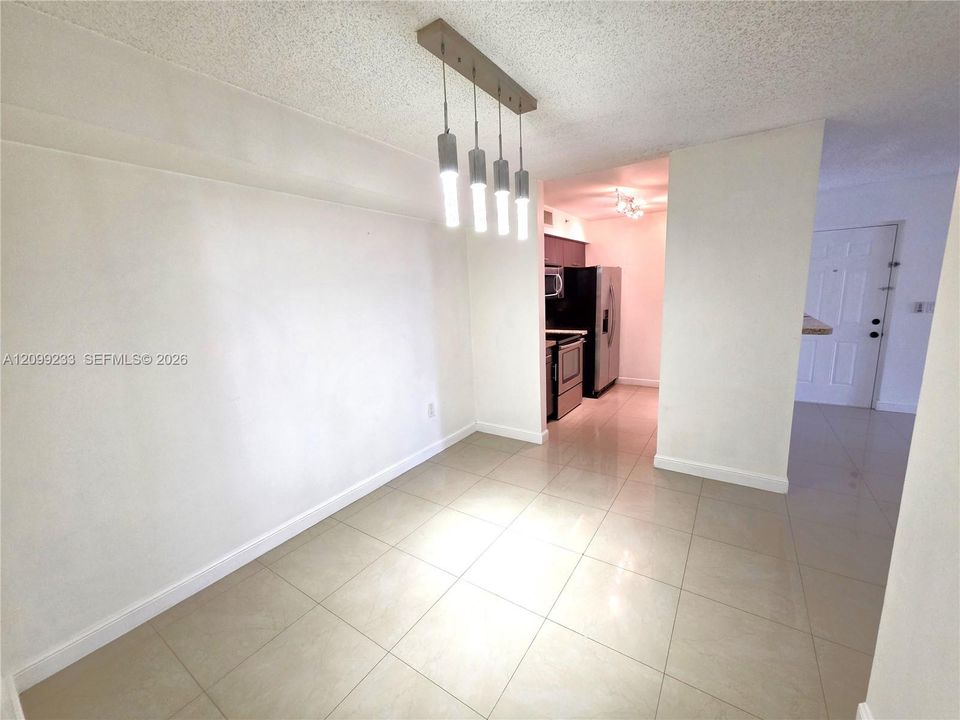 For Rent: $2,000 (1 beds, 1 baths, 665 Square Feet)