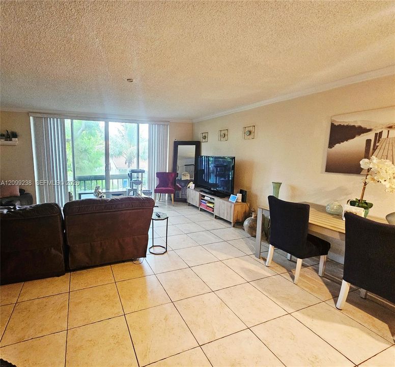For Sale: $245,000 (3 beds, 2 baths, 1350 Square Feet)