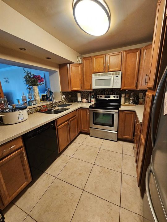 For Sale: $245,000 (3 beds, 2 baths, 1350 Square Feet)