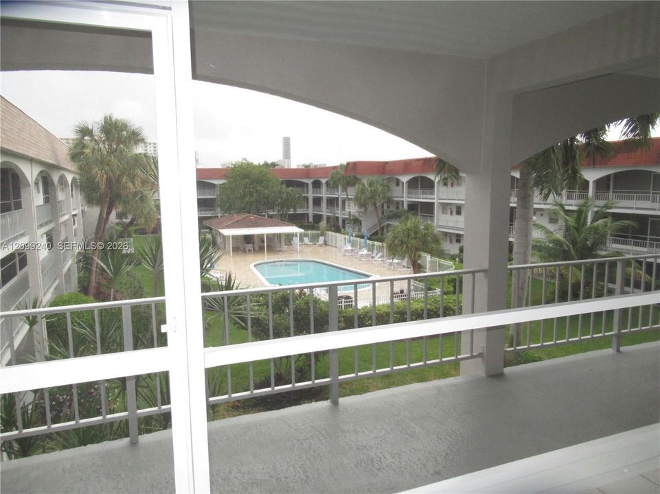 SCREENED PORCH