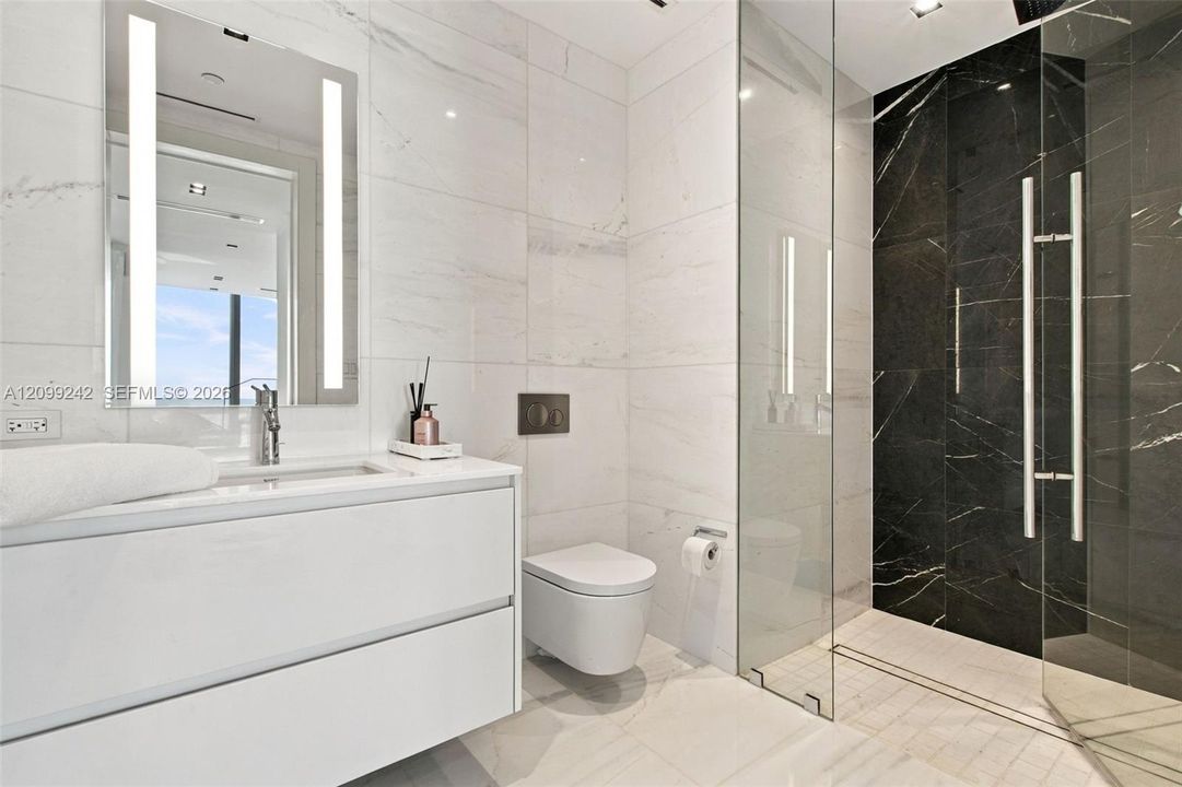 2nd Bathroom.