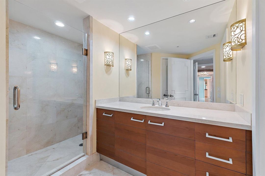 2nd Master Bathroom