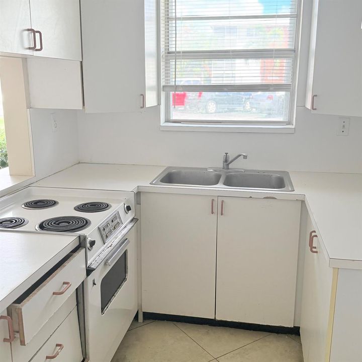 Kitchen Main 1