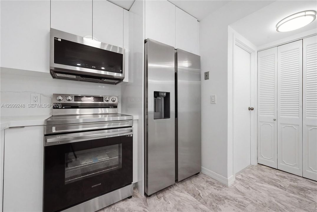 For Sale: $419,000 (2 beds, 2 baths, 1020 Square Feet)