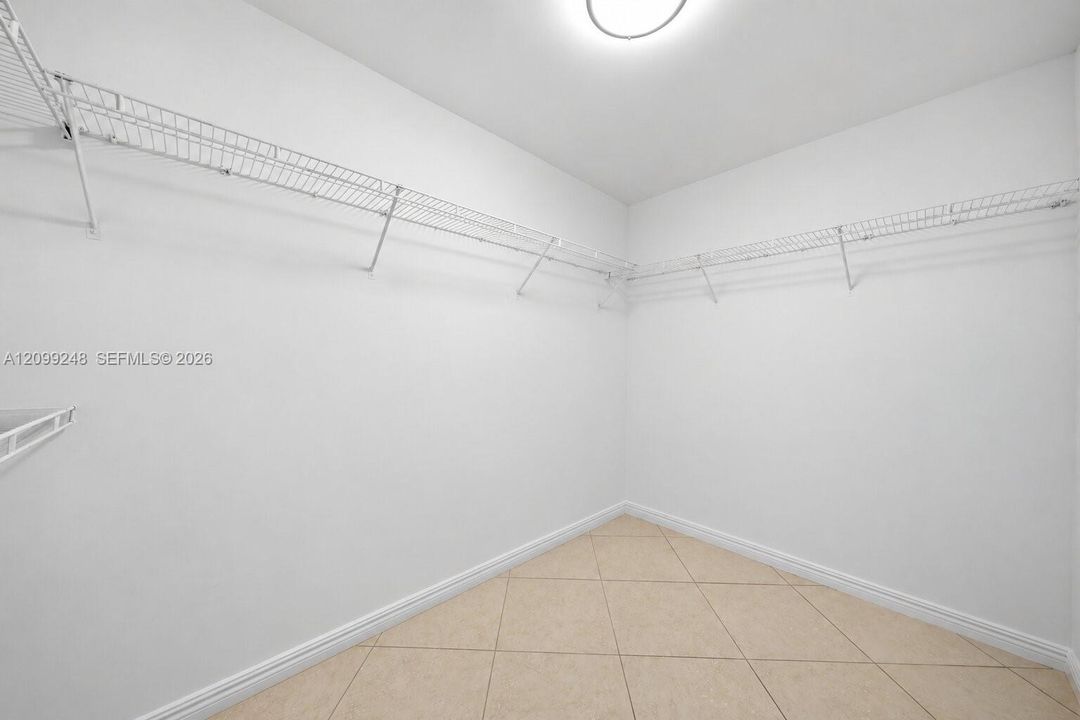 For Sale: $419,000 (2 beds, 2 baths, 1020 Square Feet)