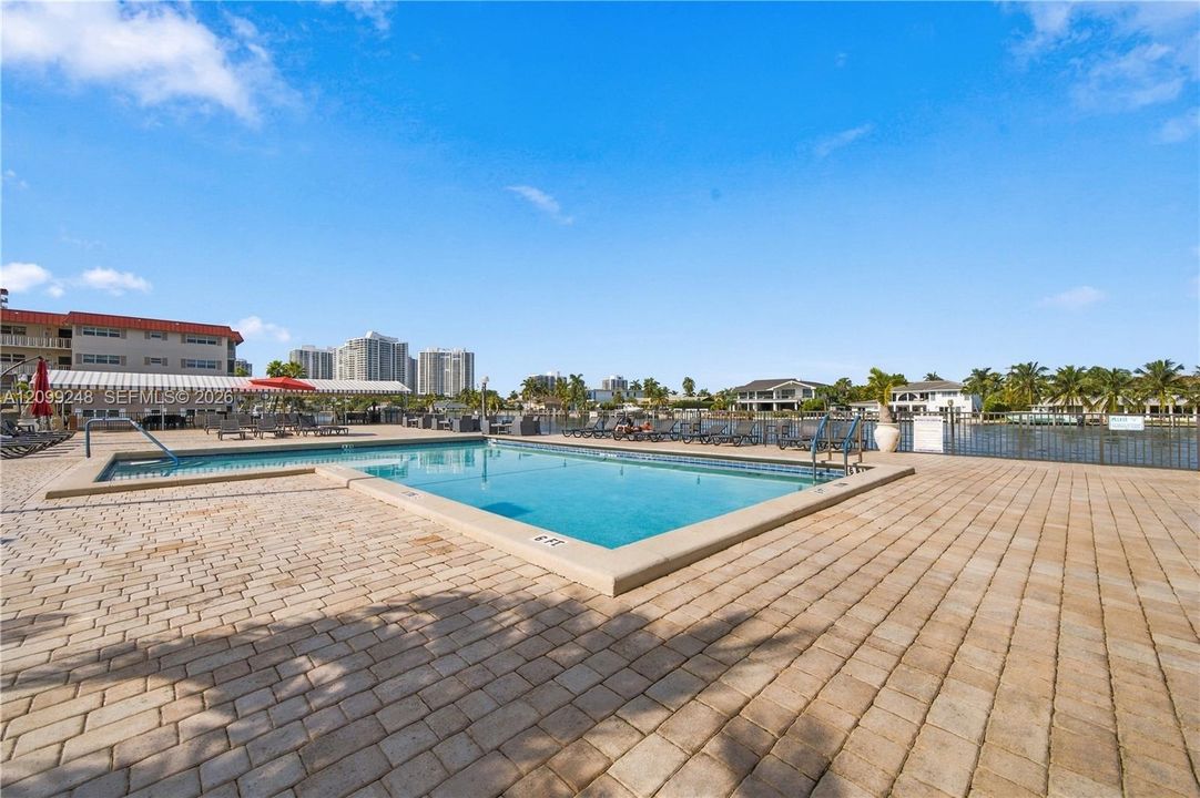 For Sale: $419,000 (2 beds, 2 baths, 1020 Square Feet)