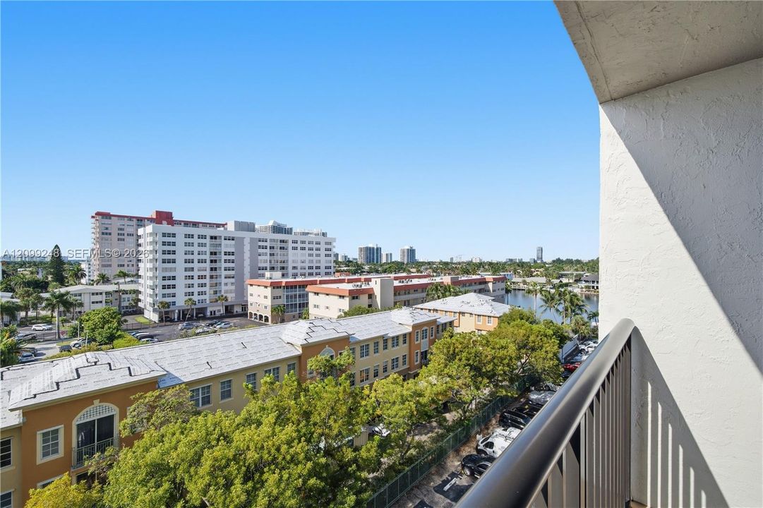 For Sale: $419,000 (2 beds, 2 baths, 1020 Square Feet)