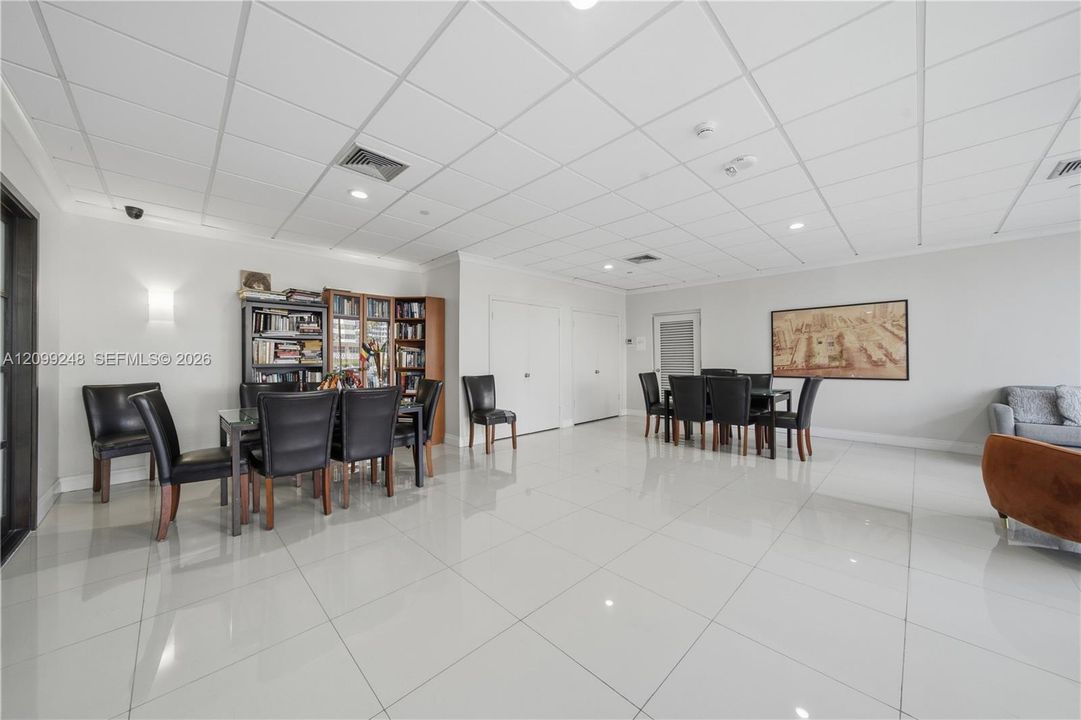 For Sale: $419,000 (2 beds, 2 baths, 1020 Square Feet)